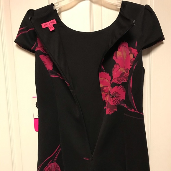 BEAUTIFUL NWT Betsey Johnson Midi Dress. - Picture 7 of 9